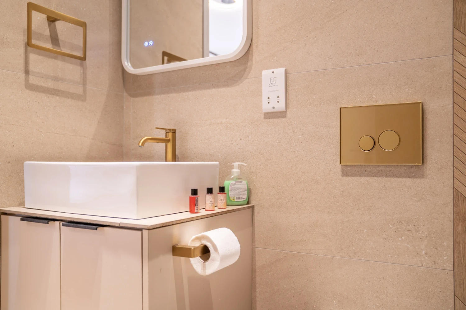 Penelope_Room_Larnaca_40